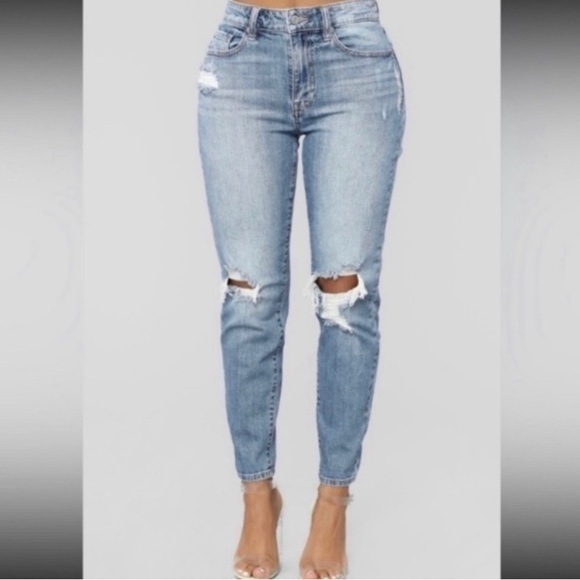 Fashion Nova Denim - Fashion Nova High Rise Distressed Mom Jeans Size 5 (small)